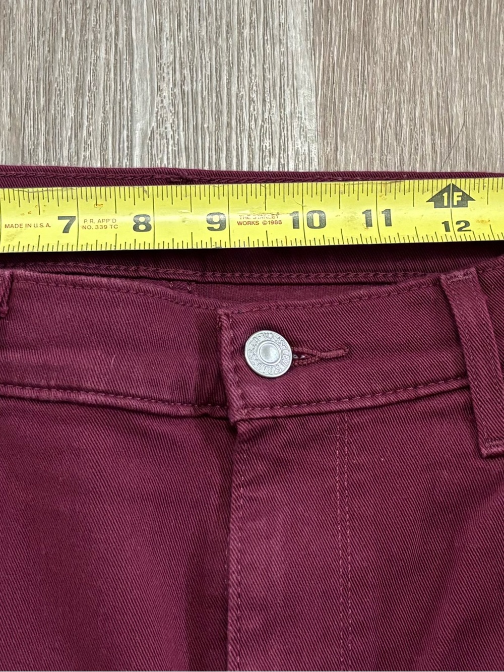 Levi's Classic Straight Jeans in Burgundy - Picture 5 of 5